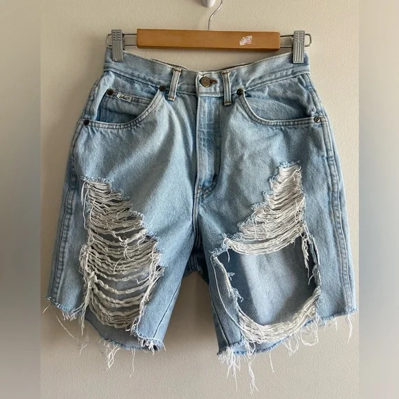 Vintage Chic Womens Ripped Raw Hem Denim Shorts size S - Picture 6 of 11